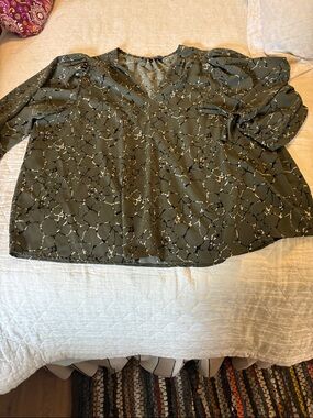 Renee C. Olive Green V-Neck Puff Sleeve Printed Blouse